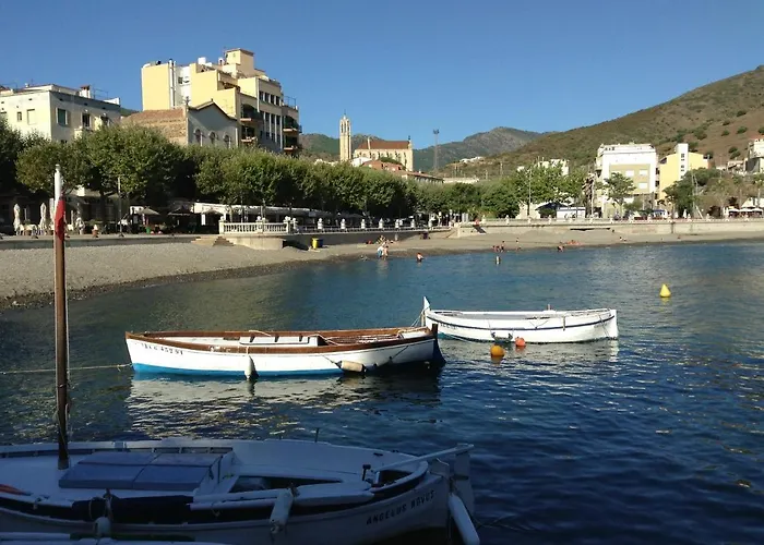 Feliz Costa Brava Portbou
